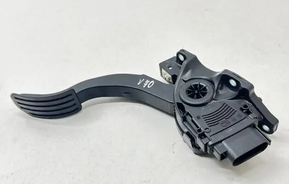 Volvo V70 Accelerator throttle pedal 31329058 6PV01083401 C95YE02