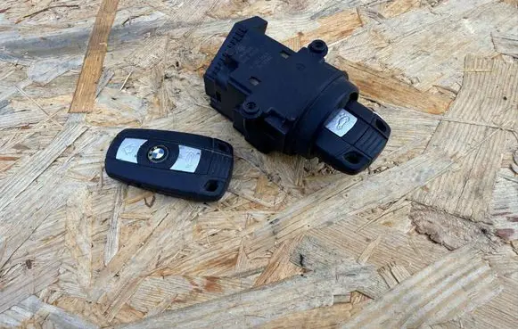 BMW 1 E81 E87 Ignition lock 6954722 6986585