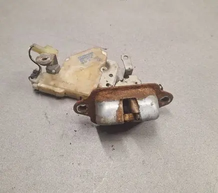 Subaru Impreza II Tailgate/trunk/boot lock/catch/latch 63100FE000 060426 0892044A