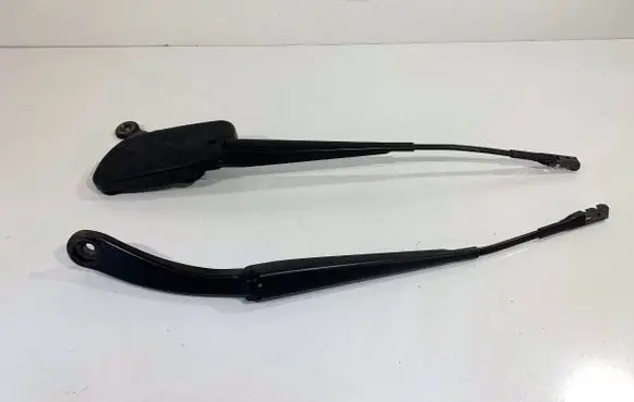 Mercedes-Benz A W176 Front wiper blade arm 