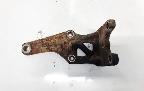 KIA Carnival Engine mounting bracket