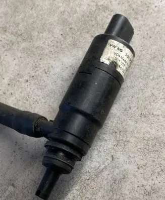 Audi A6 S6 C6 4F Headlight washer pump 3B0955681A 001017
