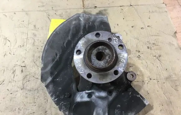 BMW 7 E65 E66 Front wheel hub spindle knuckle 6753461
