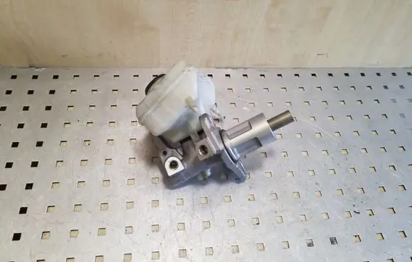 Master brake cylinder
