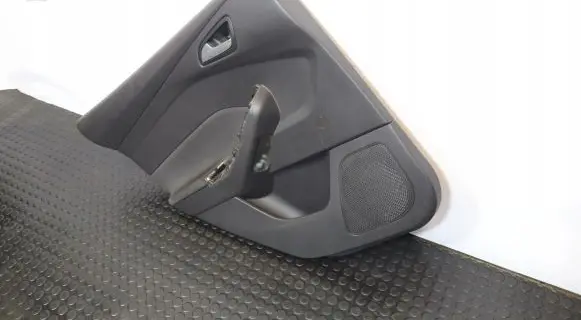 Ford Focus Coupe rear side trim panel 