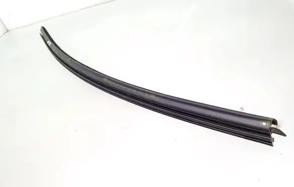 Audi A3 S3 8V Rubber seal front door window/glass 8V4837479