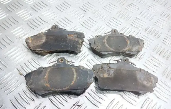 Volkswagen Golf III Brake pads (front) 
