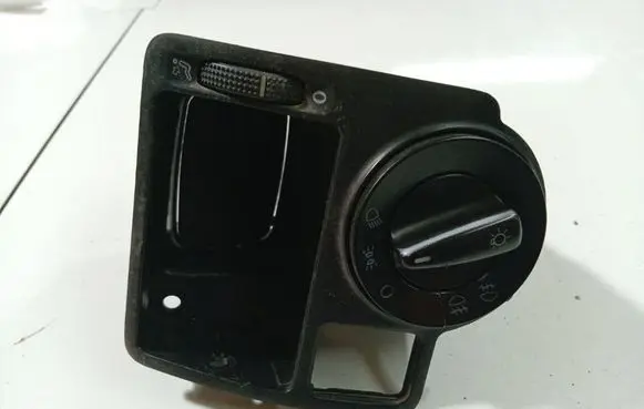 Volkswagen Golf IV Light switch 1C0941531A