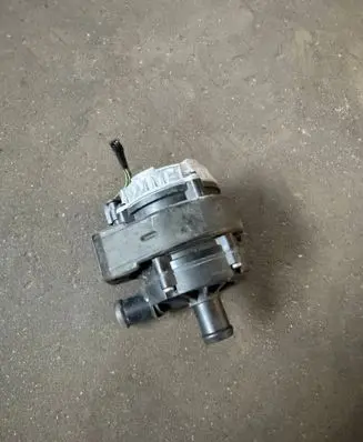 Volkswagen Golf VIII Electric auxiliary coolant/water pump 04L965567B
