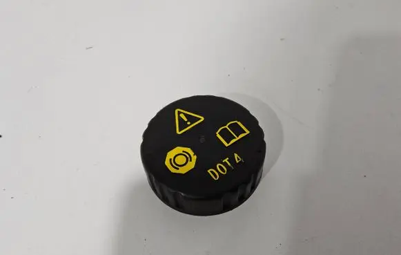 Brake fluid reservoir