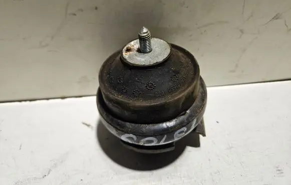 Engine mount bracket