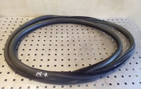 Front door rubber seal