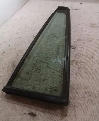 Mazda 2 Rear vent window glass 43R001582