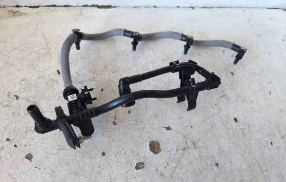 Renault Trafic III (X82) Fuel injector supply line/pipe 24516MGIC