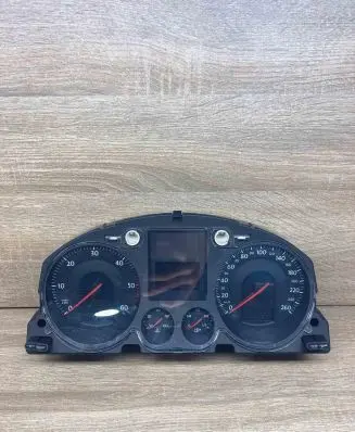 Volkswagen PASSAT B6 Speedometer (instrument cluster) 3C0920860H