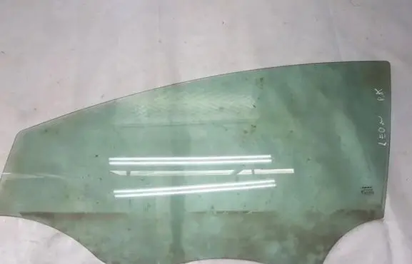 Seat Leon (1P) Front door window glass four-door 