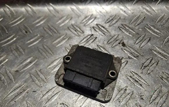 Audi 80 90 B3 Ignition amplifier control unit 191905351B