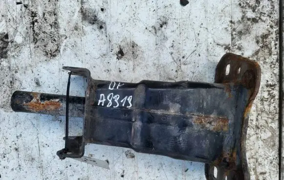 Mercedes-Benz ML W164 Front bumper mounting bracket