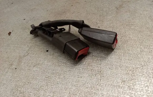 Toyota Avensis T270 Rear seatbelt buckle 7348005060