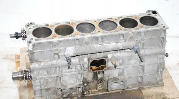 Jaguar XJ X300 Engine block 