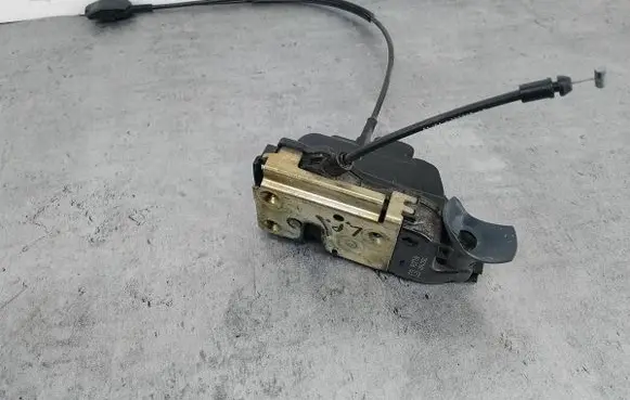 Nissan Primera Front door lock 