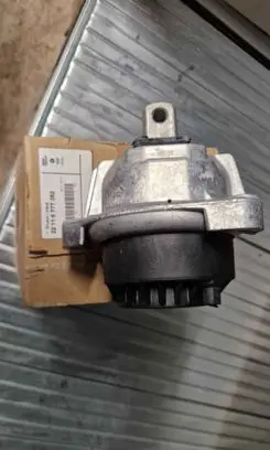 BMW 5 F10 F11 Engine mount bracket 22116777382 6777382