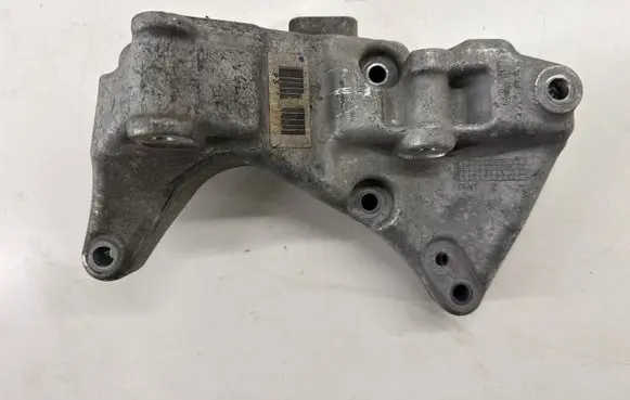 Volvo S60 Generator/alternator bracket 31401932 31430702 31670108