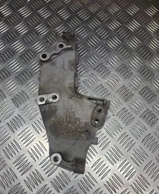 Opel Vivaro Engine mounting bracket 8200741758