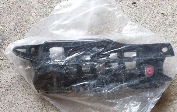 Lexus ES 300h Front bumper mounting bracket 5214533060
