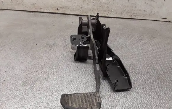 Volvo XC70 Brake pedal 31201792
