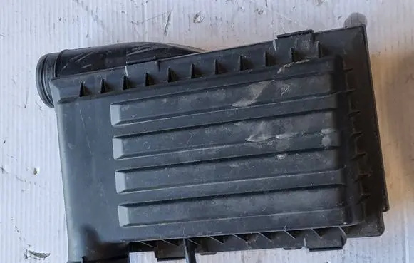 Audi Q2 - Air filter box 04E129611G 04E129620