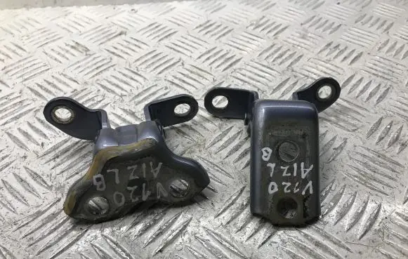 Toyota Verso Rear door hinge set 687500H010 687700H010