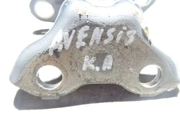 Toyota Avensis T250 Rear door upper hinge