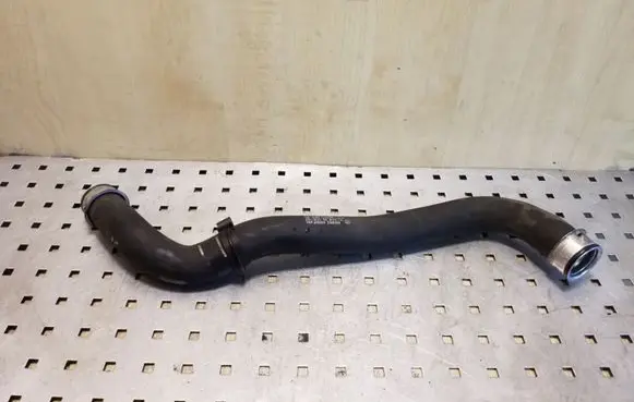 Mercedes-Benz E W211 Engine coolant pipe/hose A2115015382
