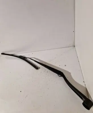 Hyundai Tucson TL Front wiper blade arm 8880