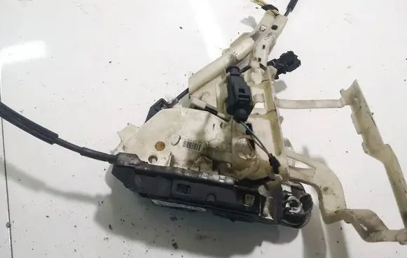 Volkswagen PASSAT CC Rear door lock 5N18370150