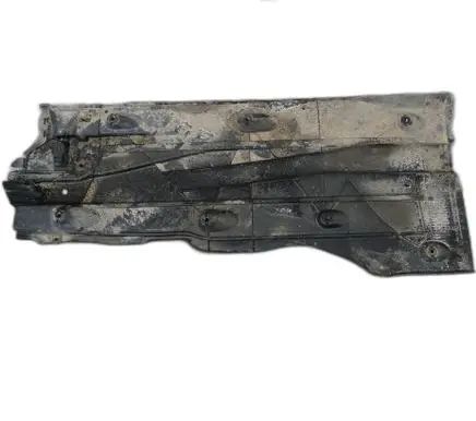 Volkswagen Golf Sportsvan Engine splash shield/under tray 5Q0825202S