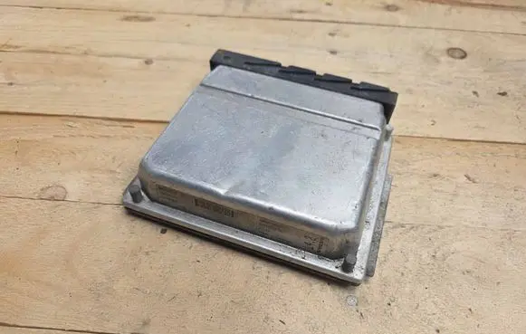Volvo S60 Engine control unit/module 08677708A