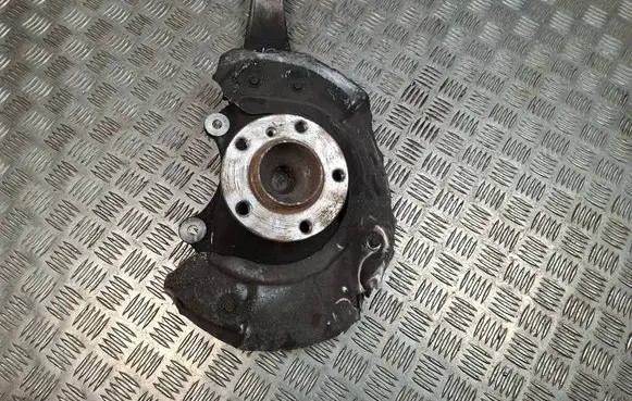 Front wheel hub