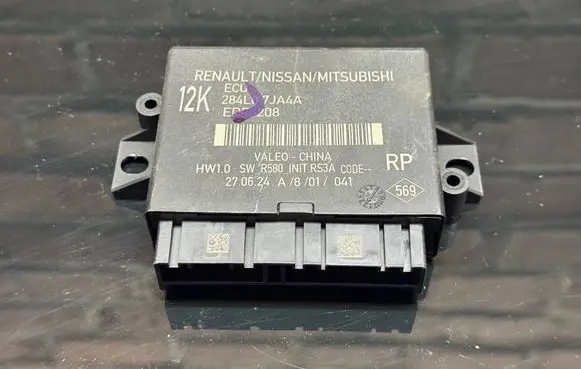 Nissan Qashqai J12 Engine control unit/module 284L07JA4A ED76208 PA66GF15