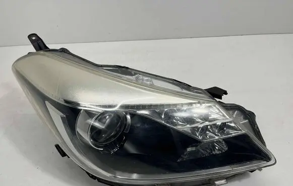 Toyota Yaris Headlight/headlamp 
