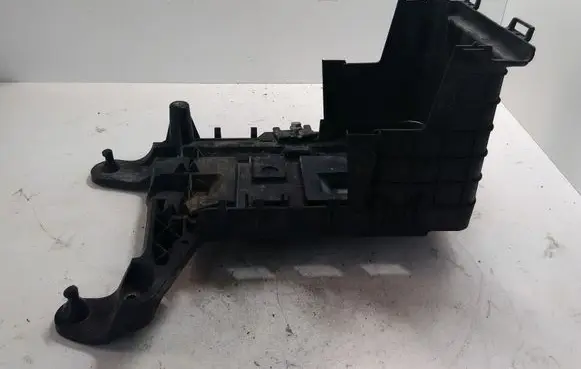 Volkswagen PASSAT B6 Battery box tray 1K0915333C