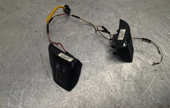 Opel Zafira B Steering wheel buttons/switches 440768813 440758813