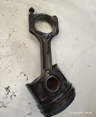 Opel Zafira B Piston with connecting rod