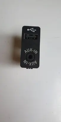 BMW 1 F20 F21 USB socket connector 9229246