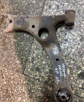 Toyota Prius (XW20) Front lower control arm/wishbone