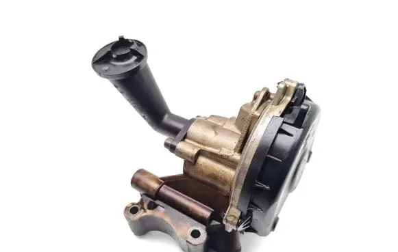 Skoda Fabia Mk2 (5J) Oil pump 03F115105D