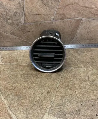 Mercedes-Benz C W204 Dashboard air vent grill cover trim A2048306254