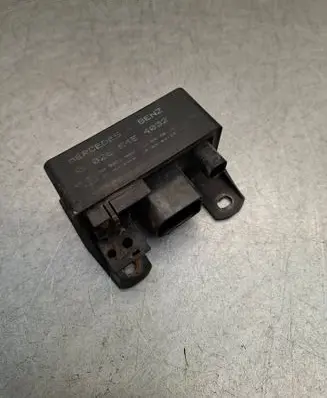 Mercedes-Benz E W210 Glow plug pre-heat relay 