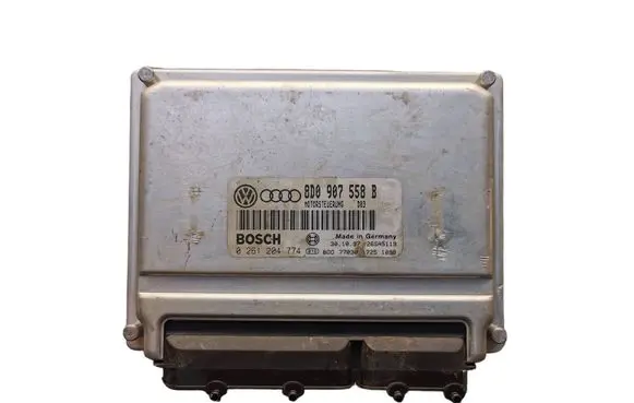 Volkswagen PASSAT B5 Engine control unit/module 8D0907558B 26SA5119 0261204774